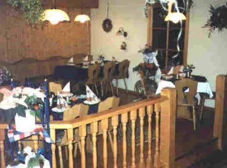 Hotel Restaurant Zur Krone Obersuhl Bagian luar foto