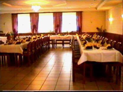 Hotel Restaurant Zur Krone Obersuhl Bagian luar foto